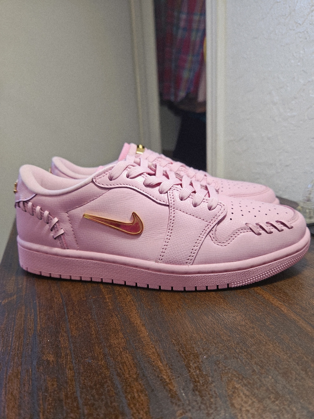 Jordan 1 Low Method Of Make "Perfect Pink)🎀Size 8 US, Women's